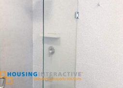 a corner unit for lease in penhurstparkplace taguig city