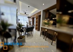 penthouse unit for leased in a venue residence