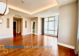 semi-furnished 3br unit with parking for sale in one roxas triangle