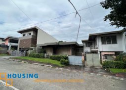 lot for sale with old house in west triangle homes 1 (along t. benitez st.)