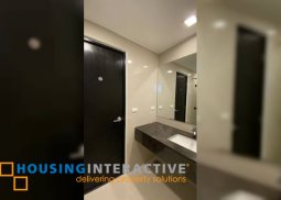 2br unit for sale in west gallery place