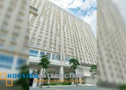 1br unit with balcony for sale in park mckinley west