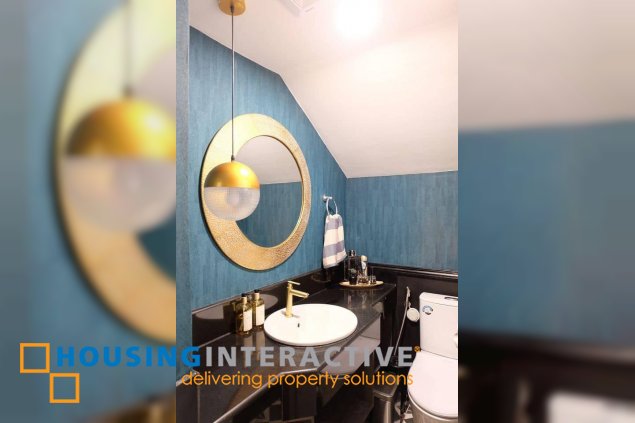fully furnished 3br penthouse unit for lease/rent at mckinley garden villas