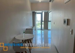 fully furnished 1br unit with balcony for lease in uptown parksuites