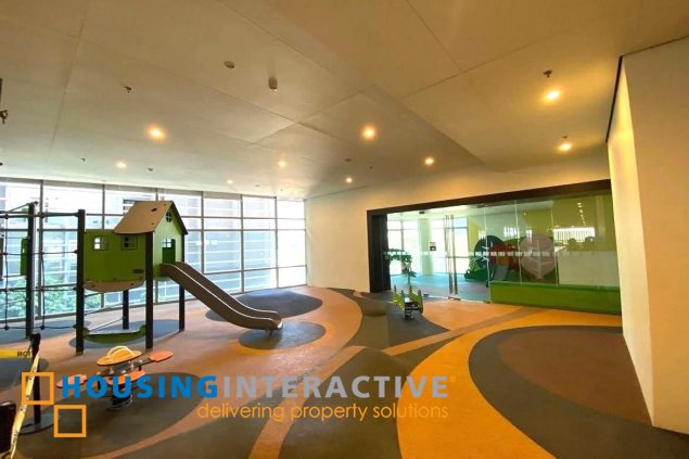 fully furnished 1br unit with balcony and parking for lease in east gallery place
