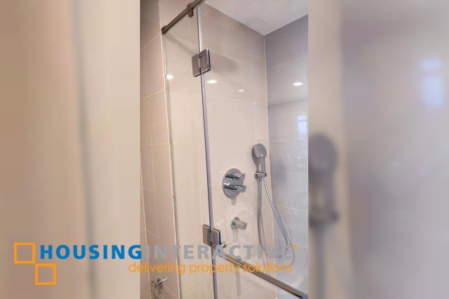 fully furnished 1br unit with balcony and parking for lease in east gallery place
