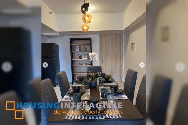 fully furnished 2br unit with parking for lease in the gentry residences