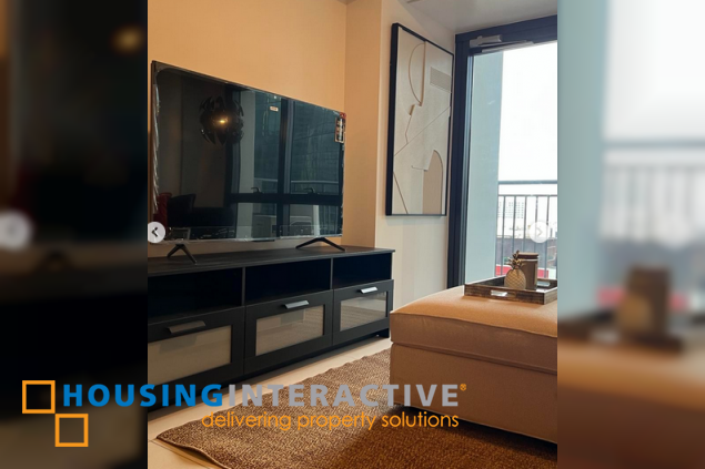 fully furnished 2br unit with parking for lease in the gentry residences