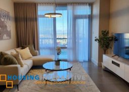 fully furnished 2br unit with parking for lease in the proscenium at rockwell