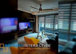 fully furnished 1br unit with balcony and parking for lease in one mckinley place