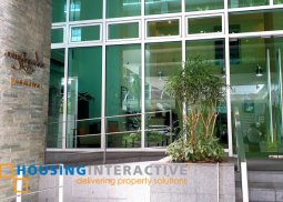 fully furnished 1br unit with parking for lease in one serendra