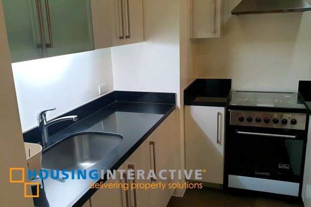 fully furnished 1br unit with parking for lease in one serendra