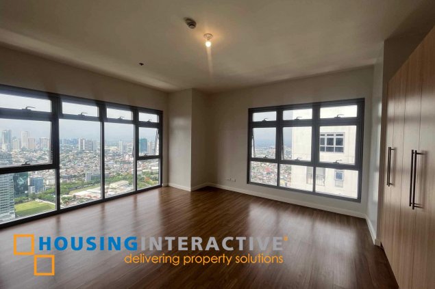 park triangle 3br penthouse unit with balcony and parking