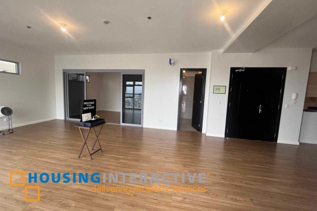 park triangle 3br penthouse unit with balcony and parking