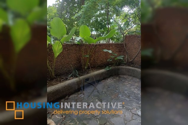 fully furnished 2br unit with parking for sale in acqua priavte residences