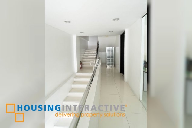 commercial building for sale in bf homes