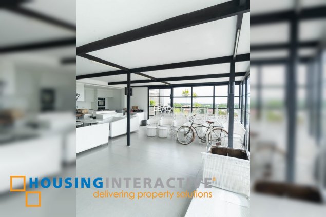 commercial building for sale in bf homes