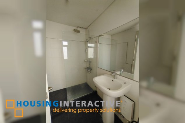 semi-furnished 3br 3br unit with parking for lease in two serendra