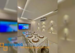 for sale: 𝐌𝐎𝐃𝐄𝐑𝐍 𝐆𝐑𝐄𝐄𝐊 𝐈𝐍𝐓𝐄𝐑𝐈𝐎𝐑 𝐕𝐈𝐋𝐋𝐀