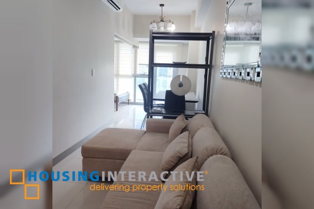 furnished 1br unit with balcony for sale in uptown parksuites