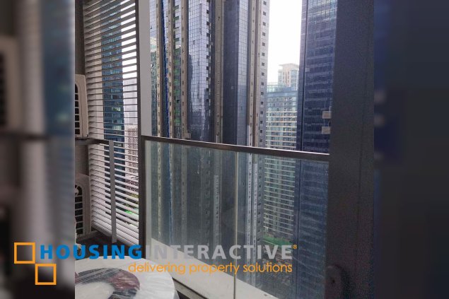 furnished 1br unit with balcony for sale in uptown parksuites