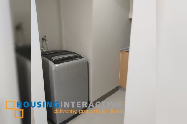furnished 1br unit with balcony for sale in uptown parksuites