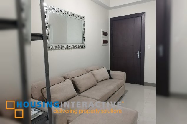 furnished 1br unit with balcony for sale in uptown parksuites