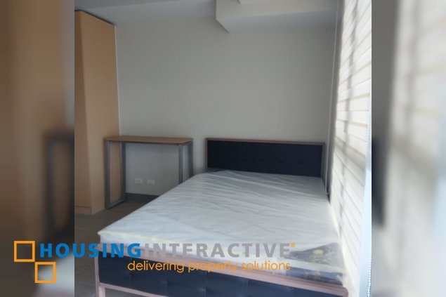 furnished 1br unit with balcony for sale in uptown parksuites
