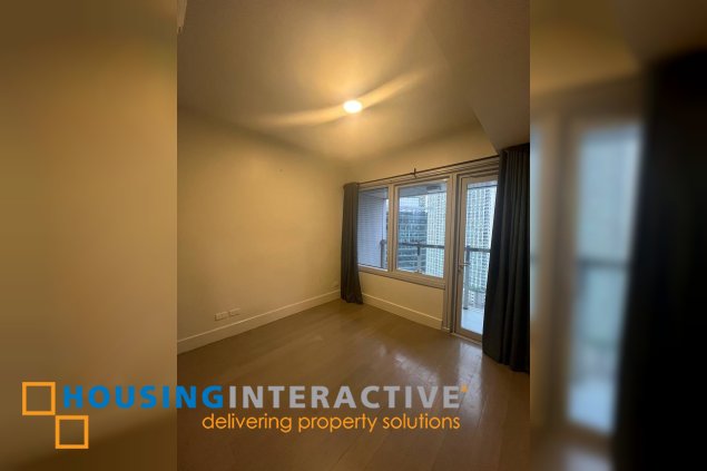 bare 1br unit with parking for lease in proscenium at rockwell