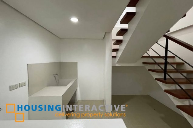 tri-level hosue for lease in mckinlry hill village