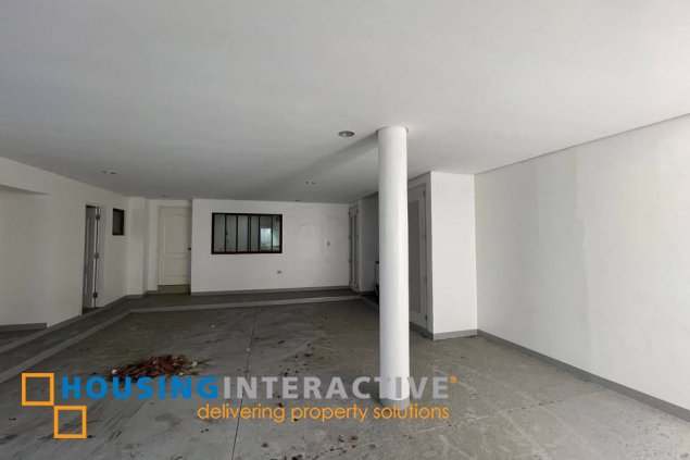 tri-level hosue for lease in mckinlry hill village