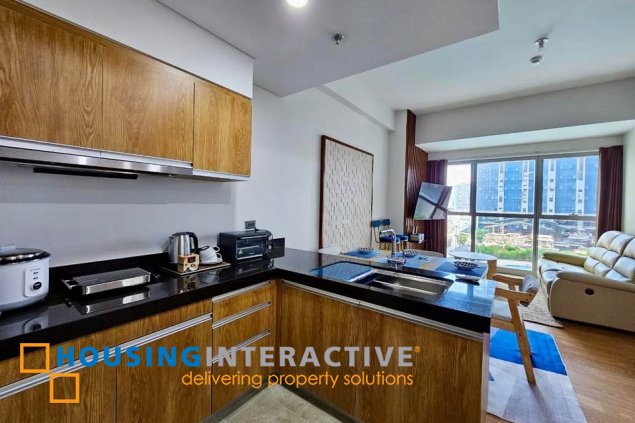 fully furnished 1br unit with balcony for lease in the seasons residences