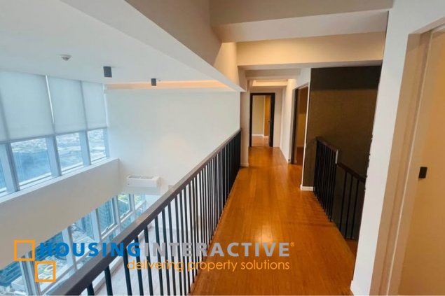 fully renovated paenthouse unit for sale in uptown parksuites