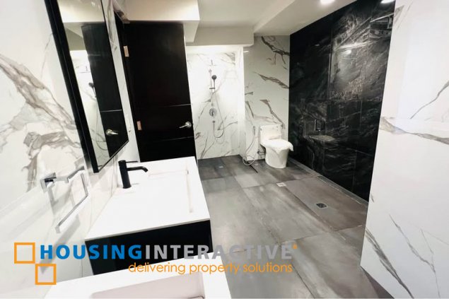 fully renovated paenthouse unit for sale in uptown parksuites