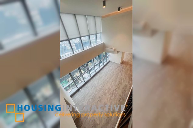fully renovated paenthouse unit for sale in uptown parksuites