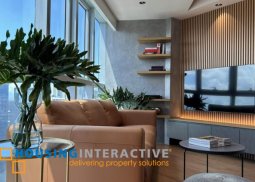 fully furnished 1br unit with balcony for lease in uptown parksuites