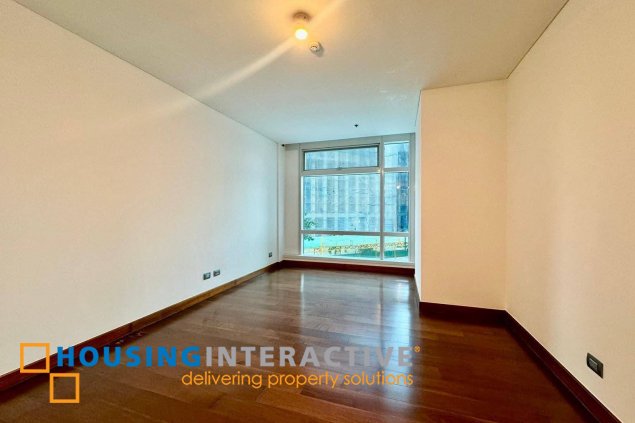 for sale 3br unit in two roxas triangle