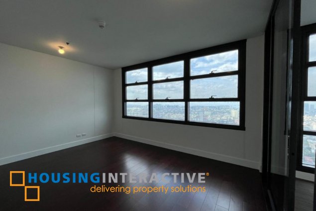 3br skyflat unit with parking for sale in garden towers