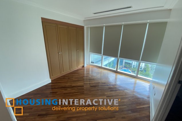 3br unit with parking for lease in hidalgo place