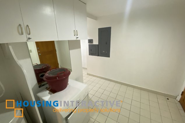 3br unit with parking for lease in hidalgo place