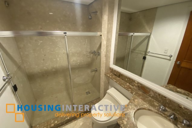 3br unit with parking for lease in hidalgo place