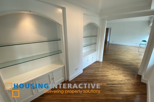 3br unit with parking for lease in hidalgo place