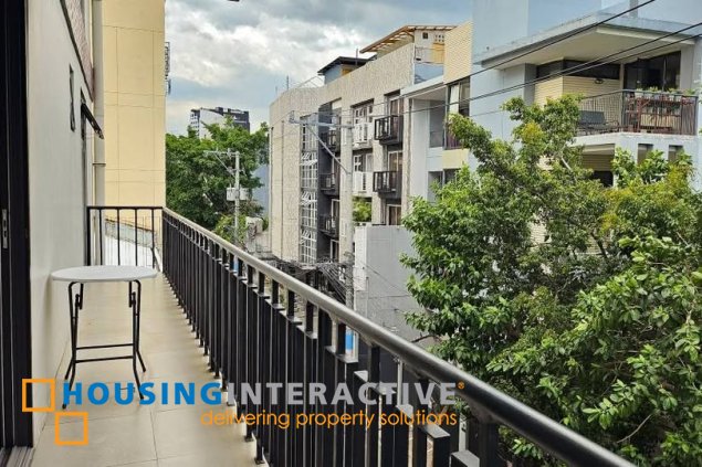 studio unit with balcony and parking for rent in makati