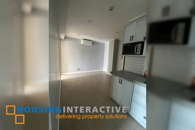 semi-furnished 2br unit for sale in acqua private residences