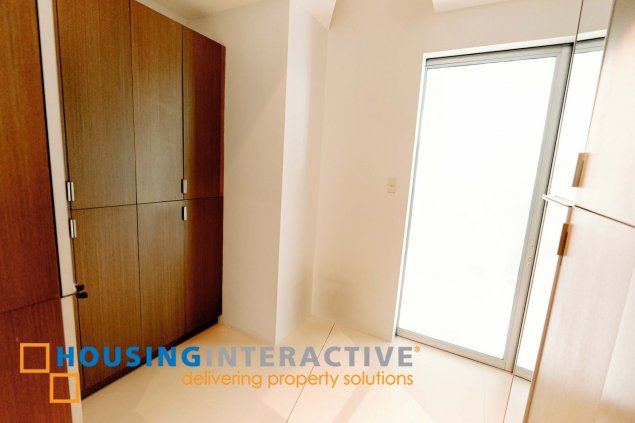 fully furnished 3br penthouse unit with parking for sale in bellagio one