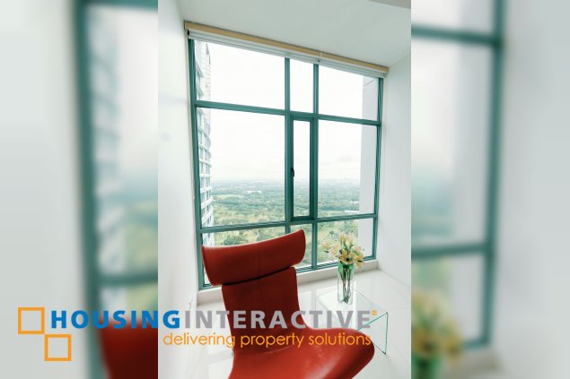fully furnished 3br penthouse unit with parking for sale in bellagio one
