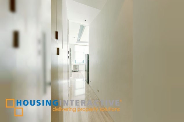 fully furnished 3br penthouse unit with parking for sale in bellagio one