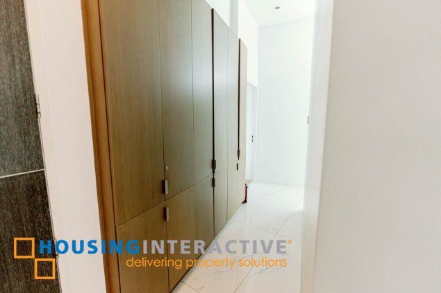 fully furnished 3br penthouse unit with parking for sale in bellagio one
