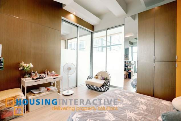 fully furnished 3br penthouse unit with parking for sale in bellagio one