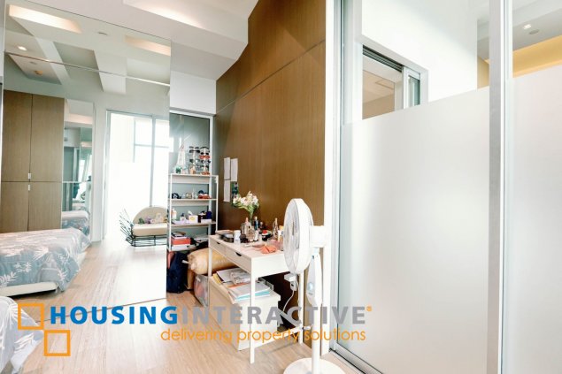 fully furnished 3br penthouse unit with parking for sale in bellagio one